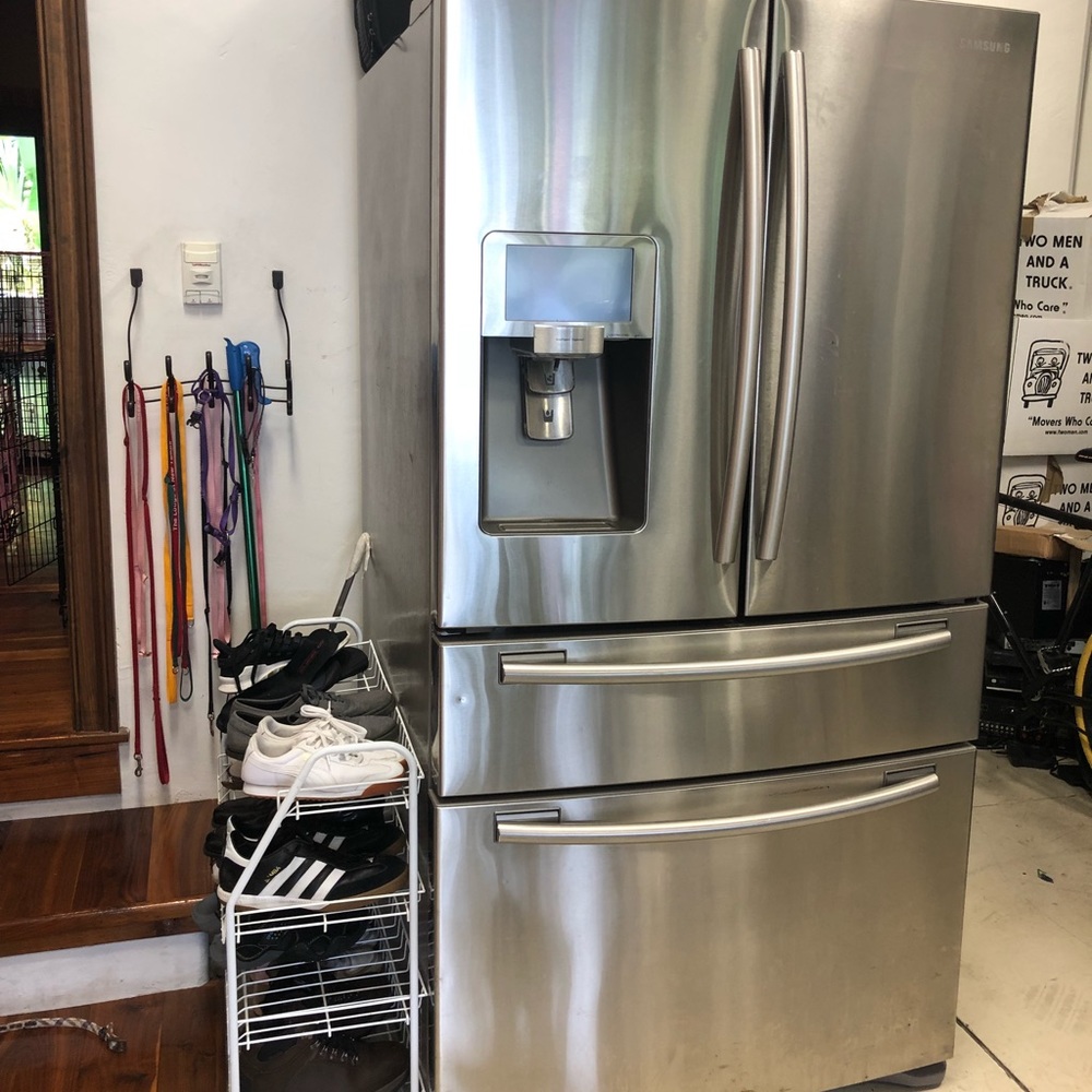 SAMSUNG FRIDGE WITH PANDORA AND TWITTER